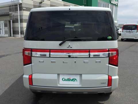 カタログ画像：デリカＤ：５ （DELICA D:5） Ｍ 2019年11月 3DA-CV1W 2200cc ウォームホワイトパール×スターリングシルバーメタリックorウォームホワイトパール 燃費12.6km / l バック