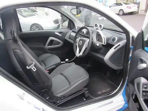 カタログ画像：スマートフォーツークーペ （SMART FORTWO COUPE） ｍｈｄエディション アイスシャイン 2012年11月 ABA-451380 1000cc 燃費22.0km / l 内装