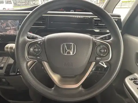 カタログ画像：ステップワゴン （STEPWAGON） Ｇ ホンダセンシング 車いす仕様車 ３列目乗車タイプ 2017年9月 DBA-RP1 1500cc プラチナホワイト・パール 燃費16.0km / l 内装