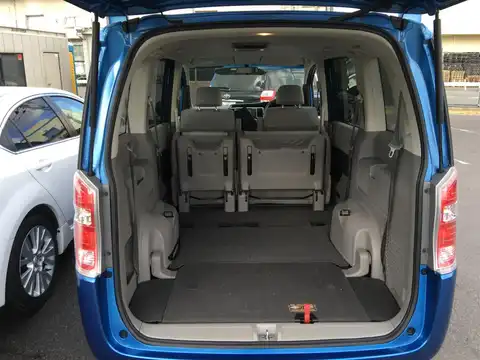 カタログ画像：ステップワゴン （STEPWAGON） Ｌｉ 2011年8月 DBA-RK2 2000cc アオゾラブルー・メタリック 燃費11.6km / l 内装