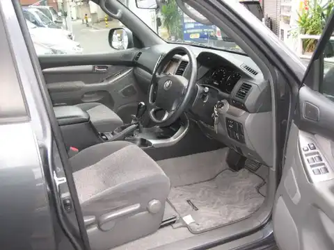 カタログ画像：ランドクルーザープラド （LAND CRUISER PRADO） ＴＸ ５人乗り仕様 2004年4月 KN-KDJ120W 3000cc ダークグレーマイカメタリック 燃費11.2km / l 内装