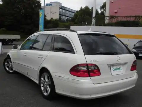 カタログ画像：Ｅクラスステーションワゴン （E-CLASS STATIONWAGON） Ｅ３２０ ＣＤＩ ステーションワゴン アバンギャルド 2008年8月 ADC-211222 3000cc カルサイトホワイト（Ｓ） バック