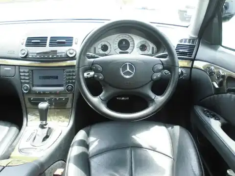 カタログ画像：Ｅクラスステーションワゴン （E-CLASS STATIONWAGON） Ｅ３２０ ＣＤＩ ステーションワゴン アバンギャルド 2008年8月 ADC-211222 3000cc カルサイトホワイト（Ｓ） 内装