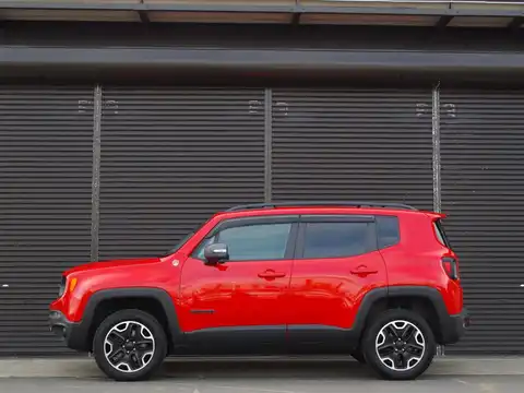 カタログ画像：ジープ・レネゲード （JEEP RENEGADE） トレイルホーク 2015年11月 ABA-BU24 2400cc コロラドレッドクリアコート 燃費10.4km / l 外装