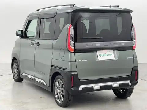 カタログ画像：デリカミニ （DELICA MINI） Ｔ 2023年5月 4AA-B38A 660cc アッシュグリーンメタリック×ブラックマイカorアッシュグリーンメタリック 燃費17.5km / l バック