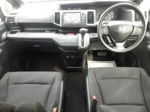 カタログ画像：ステップワゴンスパーダ （STEPWAGON SPADA） Ｚ 2011年8月 DBA-RK6 2000cc プレミアムホワイト・パール 燃費11.6km / l 内装