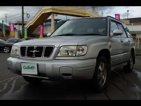 カタログ画像：フォレスター （FORESTER） Ｃ／２０スペシャル 2000年7月 GF-SF5 2000cc アークティックシルバーメタリック 燃費13.4km / l メイン（その他）