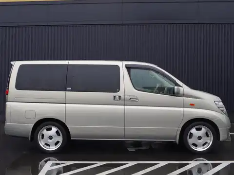 カタログ画像：エルグランド （ELGRAND） ＶＧバージョンＬ 2002年12月 UA-NE51 3500cc シャンパンシルバー（ＴＭ） 燃費7.8km / l 外装