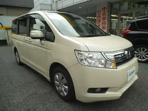 カタログ画像：ステップワゴン （STEPWAGON） Ｌ 2011年8月 DBA-RK1 2000cc プレミアムヒダマリアイボリー・パール 燃費13.4km / l メイン（その他）