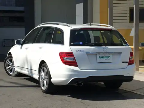 カタログ画像：Ｃクラスステーションワゴン （C-CLASS STATIONWAGON） Ｃ１８０ ステーションワゴン アバンギャルド 2013年8月 DBA-204249 1800cc ダイヤモンドホワイト（Ｍ） 燃費13.2km / l バック