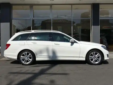 カタログ画像：Ｃクラスステーションワゴン （C-CLASS STATIONWAGON） Ｃ１８０ ステーションワゴン アバンギャルド 2013年8月 DBA-204249 1800cc ダイヤモンドホワイト（Ｍ） 燃費13.2km / l 外装