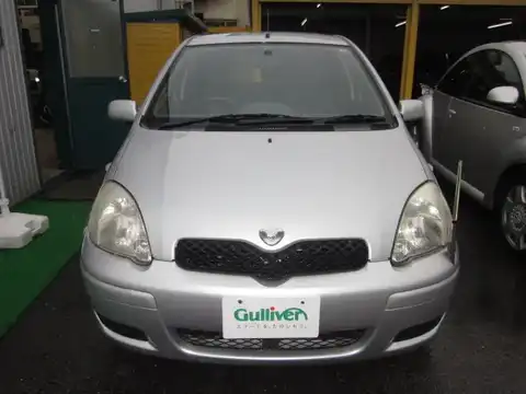 カタログ画像：ヴィッツ （VITZ） Ｆ Ｄパッケージ ビューティフルセレクション・ナビスペシャル 2002年6月 UA-SCP10 1000cc シルバーメタリック 燃費19.6km / l フロント