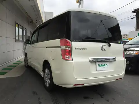 カタログ画像：ステップワゴン （STEPWAGON） Ｇ 2011年8月 DBA-RK1 2000cc プレミアムホワイト・パール 燃費13.4km / l バック