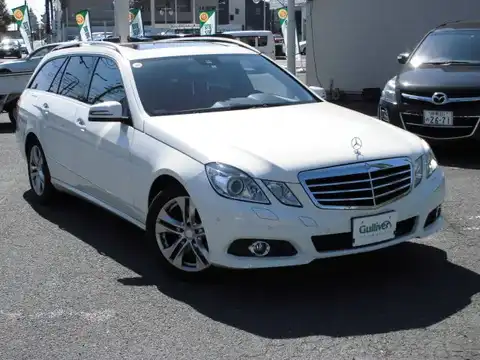 カタログ画像：Ｅクラスステーションワゴン （E-CLASS STATIONWAGON） Ｅ３５０ ４マチック ステーションワゴン アバンギャルド 2010年8月 DBA-212287C 3500cc カルサイトホワイト（Ｓ） 燃費8.5km / l メイン（その他）