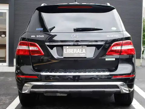 カタログ画像：Ｍクラス （M-CLASS） ＭＬ３５０ ブルーテック ４マチック 2012年6月 LDA-166024 3000cc オブシディアンブラック（Ｍ） 燃費12.5km / l バック