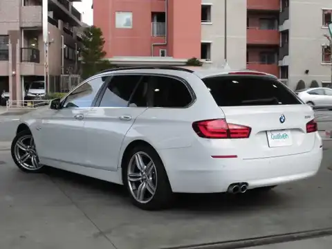 カタログ画像：５シリーズ （5 SERIES） ５２８ｉツーリング 2011年11月 DBA-XL28 2000cc 燃費11.8km / l バック