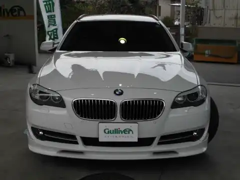 カタログ画像：５シリーズ （5 SERIES） ５２８ｉツーリング 2011年11月 DBA-XL28 2000cc 燃費11.8km / l フロント