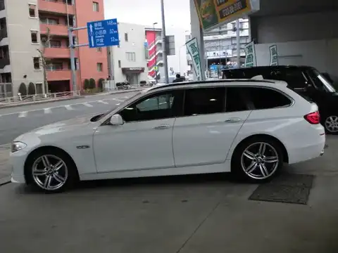 カタログ画像：５シリーズ （5 SERIES） ５２８ｉツーリング 2011年11月 DBA-XL28 2000cc 燃費11.8km / l 外装