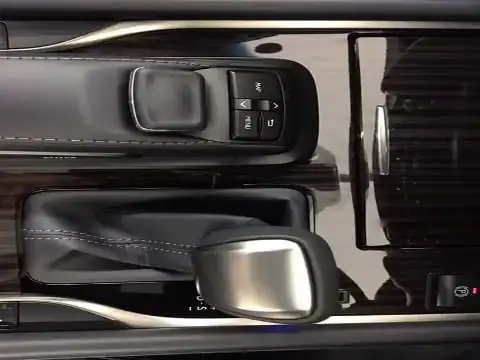 カタログ画像：ＬＸ （LX） ＬＸ５７０ 特別仕様車 ブラックシークエンス 2018年8月 DBA-URJ201W 5700cc ブラックorスターライトブラックガラスフレーク 燃費6.5km / l 内装