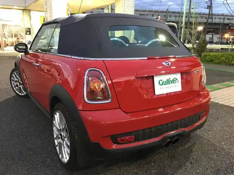 カタログ画像：ＭＩＮＩ （MINI） ジョンクーパーワークス コンバーチブル 2012年10月 CBA-MRJCW 1600cc チリ・レッド（ソリッド） 燃費16.3km / l バック