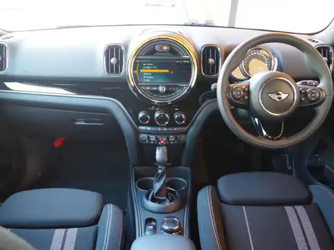 カタログ画像：ＭＩＮＩ （MINI） クーパーＳ クロスオーバー ブラックヒース 2018年2月 DBA-YS20 2000cc ミッドナイト・ブラック・メタリック 燃費15.5km / l 内装