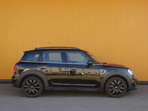 カタログ画像：ＭＩＮＩ （MINI） クーパーＳ クロスオーバー ブラックヒース 2018年2月 DBA-YS20 2000cc ミッドナイト・ブラック・メタリック 燃費15.5km / l 外装