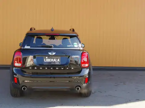 カタログ画像：ＭＩＮＩ （MINI） クーパーＳ クロスオーバー ブラックヒース 2018年2月 DBA-YS20 2000cc ミッドナイト・ブラック・メタリック 燃費15.5km / l バック