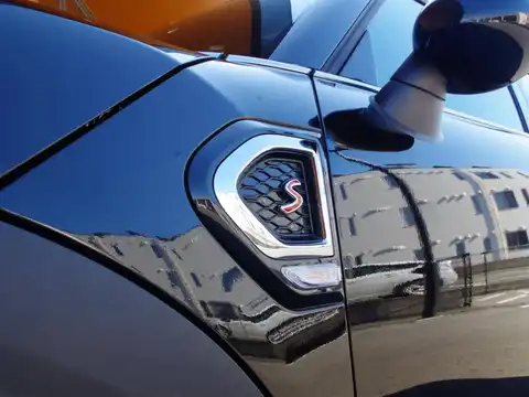 カタログ画像：ＭＩＮＩ （MINI） クーパーＳ クロスオーバー ブラックヒース 2018年2月 DBA-YS20 2000cc ミッドナイト・ブラック・メタリック 燃費15.5km / l 外装