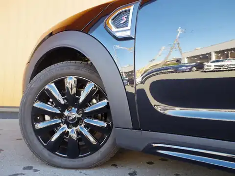 カタログ画像：ＭＩＮＩ （MINI） クーパーＳ クロスオーバー ブラックヒース 2018年2月 DBA-YS20 2000cc ミッドナイト・ブラック・メタリック 燃費15.5km / l タイヤ