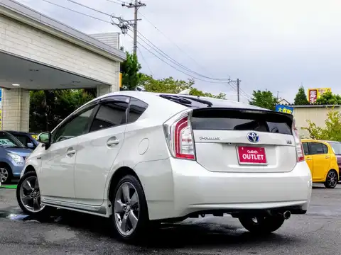 カタログ画像：プリウス （PRIUS） Ｓツーリングセレクション・マイコーデ 2014年4月 DAA-ZVW30 1800cc ホワイトパールクリスタルシャイン 燃費30.4km / l バック