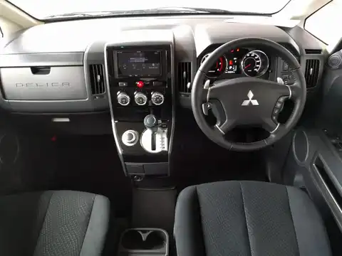 カタログ画像：デリカＤ：５ （DELICA D:5） Ｍ 2018年4月 DBA-CV2W 2000cc ウォームホワイトパール／スターリングシルバーメタリックorウォームホワイトパール 燃費13.0km / l 内装