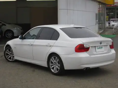 カタログ画像：３シリーズ （3 SERIES） ３３０ｉ 2006年9月 ABA-VB30 3000cc アルピン・ホワイトⅢ（ソリッド・カラー） 燃費9.3km / l バック