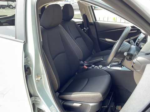 カタログ画像：ＭＡＺＤＡ２ （MAZDA2） １５ ＢＤ 2024年4月 5BA-DJLFS 1500cc エアストリームブルーメタリック 燃費20.3km / l 内装