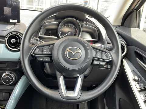 カタログ画像：ＭＡＺＤＡ２ （MAZDA2） １５ ＢＤ 2024年4月 5BA-DJLFS 1500cc エアストリームブルーメタリック 燃費20.3km / l 内装