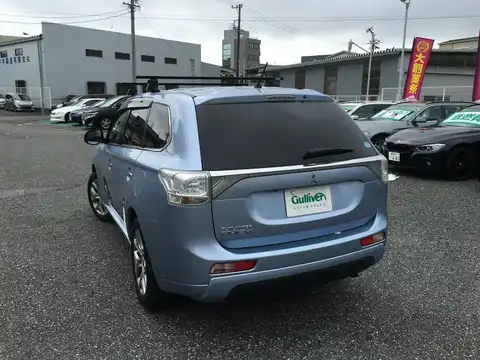 カタログ画像：アウトランダーＰＨＥＶ （OUTLANDER PHEV） Ｇナビパッケージ 2014年4月 DLA-GG2W 2000cc テクニカルシルバーメタリック バック