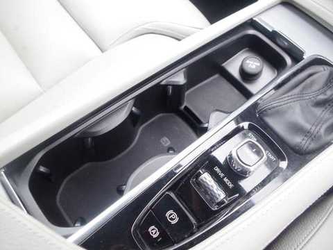 カタログ画像：ＸＣ９０ （XC90） Ｔ８ ツインエンジン ＡＷＤ エクセレンス 2018年8月 DLA-LB420XCPA 2000cc ブライトシルバーメタリックorエレクトリックシルバーメタリック 燃費13.7km / l 内装