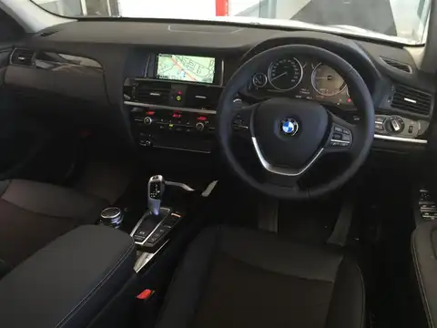 カタログ画像：Ｘ３ （X3） ｘＤｒｉｖｅ ２０ｉ Ｘライン 2016年6月 DBA-WX20 2000cc アルピン・ホワイトⅢ（ソリッド・カラー） 燃費13.4km / l 内装