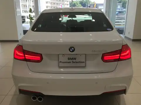 カタログ画像：３シリーズ （3 SERIES） ３３０ｅ Ｍスポーツ 2016年1月 DLA-8E20 2000cc アルピン・ホワイトⅢ 燃費17.7km / l バック