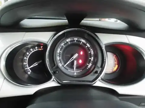 カタログ画像：ＤＳ３ （DS3） シック 2010年5月 ABA-A5C5F01 1600cc 燃費12.5km / l 内装