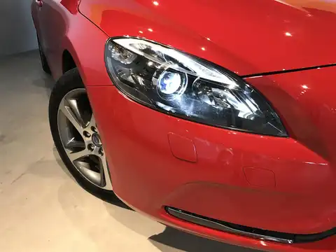 カタログ画像：Ｖ４０ （V40） Ｄ４ ＳＥ 2015年7月 LDA-MD4204T 2000cc パッションレッド 燃費20.0km / l 外装