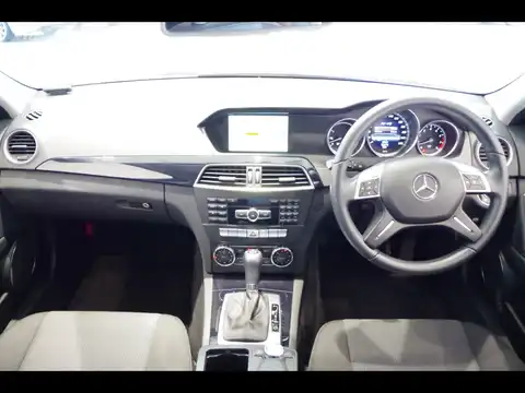 カタログ画像：Ｃクラスステーションワゴン （C-CLASS STATIONWAGON） Ｃ１８０ ステーションワゴン 2013年8月 DBA-204249 1800cc ポーラーホワイト（Ｓ） 燃費13.2km / l 内装