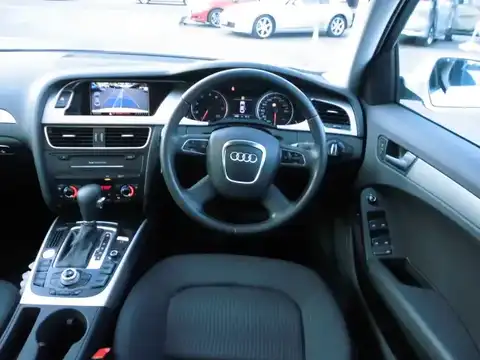 カタログ画像：Ａ４ （A4） ２．０ＴＦＳＩ 2011年4月 DBA-8KCDN 2000cc アイビスホワイト 燃費12.6km / l 内装