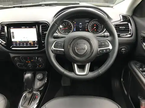 カタログ画像：ジープ・コンパス （JEEP COMPASS） ローンチエディション 2017年12月 ABA-M624 2400cc ヴォーカルホワイトパールコート 燃費9.6km / l 内装