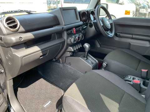 カタログ画像：ジムニーノマド （JIMNY NOMADE） ＦＣ 2025年4月 3BA-JC74W 1500cc ブルーイッシュブラックパール4 燃費13.6km / l フロント