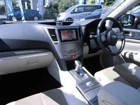 カタログ画像：レガシィアウトバック （LEGACY OUTBACK） ２．５ｉアイサイト ＥＸエディション 2011年11月 DBA-BR9 2500cc サテンホワイト・パール 燃費13.2km / l 内装