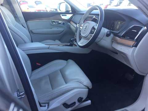 カタログ画像：ＸＣ９０ （XC90） Ｔ８ ツインエンジン ＡＷＤ エクセレンス 2018年8月 DLA-LB420XCPA 2000cc ルミナスサンドメタリック 燃費13.7km / l フロント