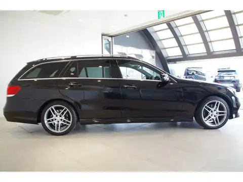 カタログ画像：Ｅクラスステーションワゴン （E-CLASS STATIONWAGON） Ｅ２２０ブルーテック ステーションワゴン アバンギャルド 2015年3月 LDA-212201C 2200cc オブシディアンブラック（Ｍ） 燃費18.3km / l 外装