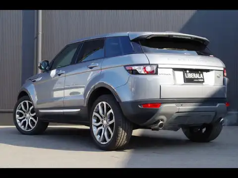 カタログ画像：レンジローバーイヴォーク （RANGE ROVER EVOQUE） プレステージ 2014年8月 CBA-LV2A 2000cc インダス・シルバー 燃費10.6km / l バック