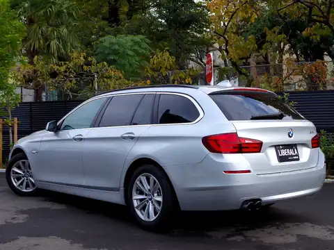 カタログ画像：５シリーズ （5 SERIES） ５２３ｉツーリング ハイラインパッケージ 2011年10月 DBA-XL20 2000cc 燃費13.8km / l バック