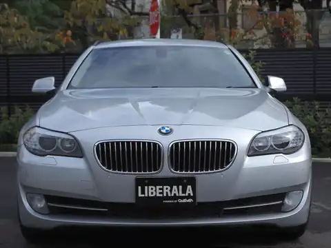 カタログ画像：５シリーズ （5 SERIES） ５２３ｉツーリング ハイラインパッケージ 2011年10月 DBA-XL20 2000cc 燃費13.8km / l フロント